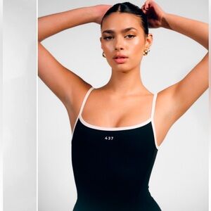 437 The Onesie size M